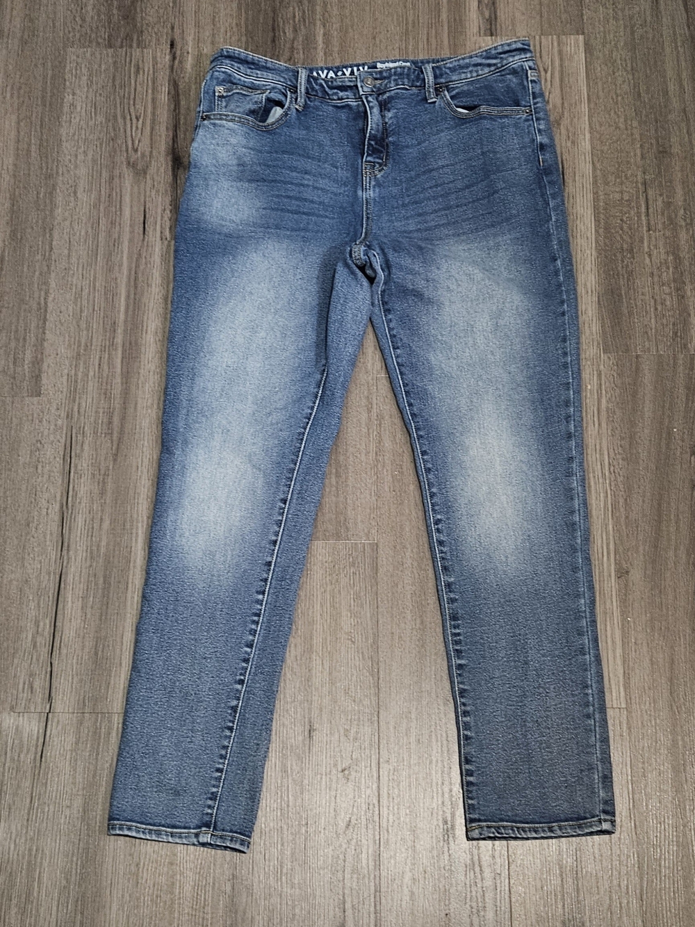 Ava & VIV Jeans.